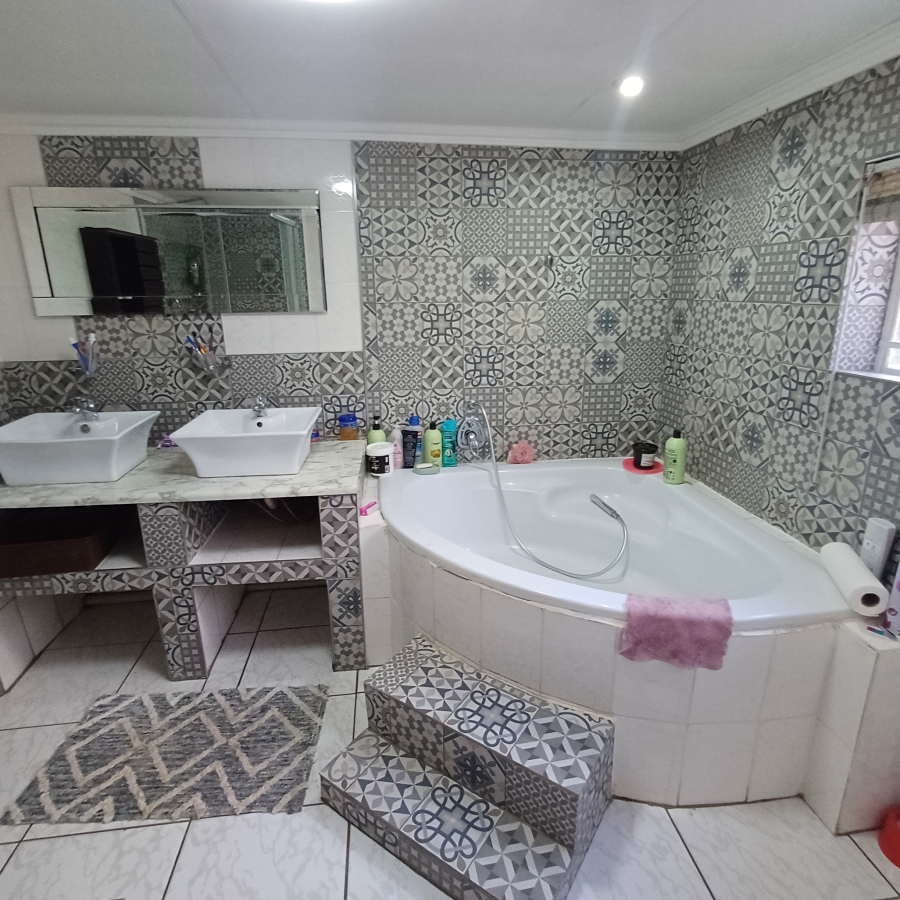 3 Bedroom Property for Sale in Walker Fruit Farms Gauteng
