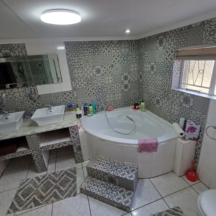 3 Bedroom Property for Sale in Walker Fruit Farms Gauteng