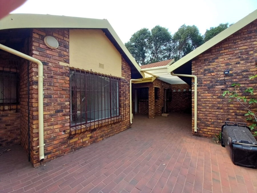 3 Bedroom Property for Sale in Birchleigh North Gauteng