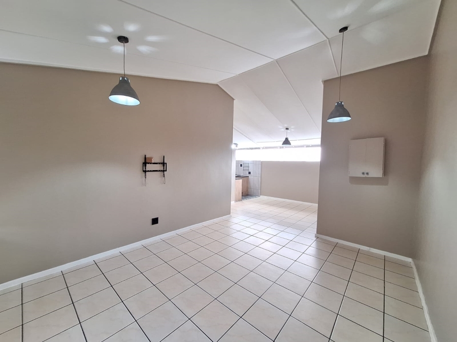 2 Bedroom Property for Sale in Bonaero Park Gauteng