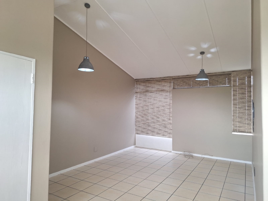 2 Bedroom Property for Sale in Bonaero Park Gauteng