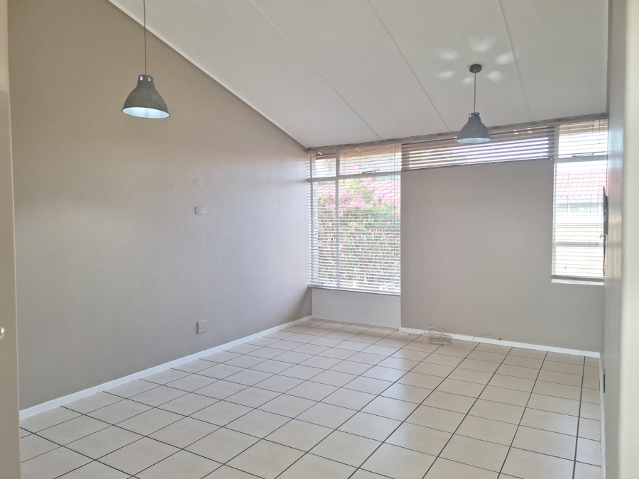 2 Bedroom Property for Sale in Bonaero Park Gauteng