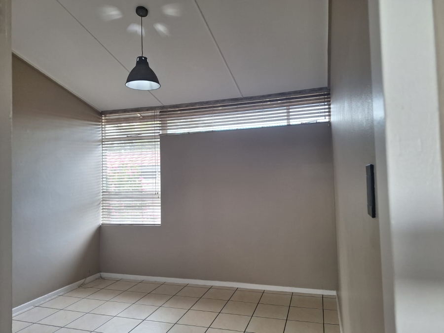 2 Bedroom Property for Sale in Bonaero Park Gauteng