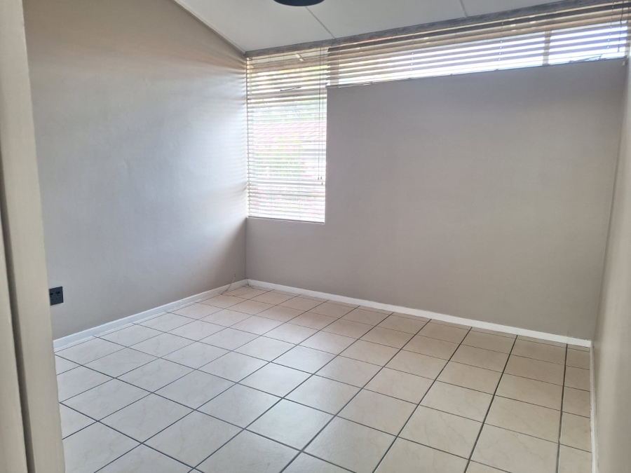 2 Bedroom Property for Sale in Bonaero Park Gauteng