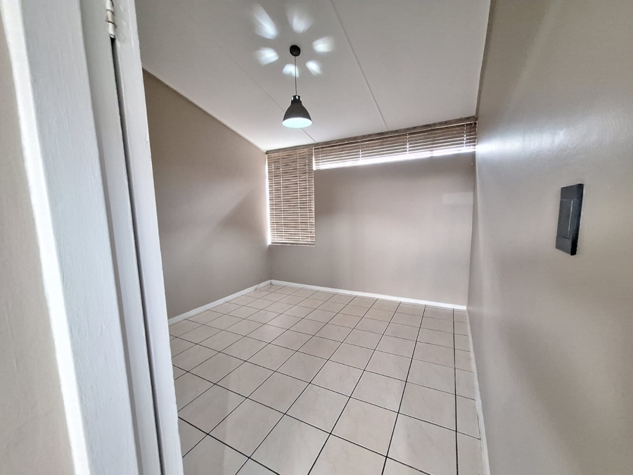 2 Bedroom Property for Sale in Bonaero Park Gauteng