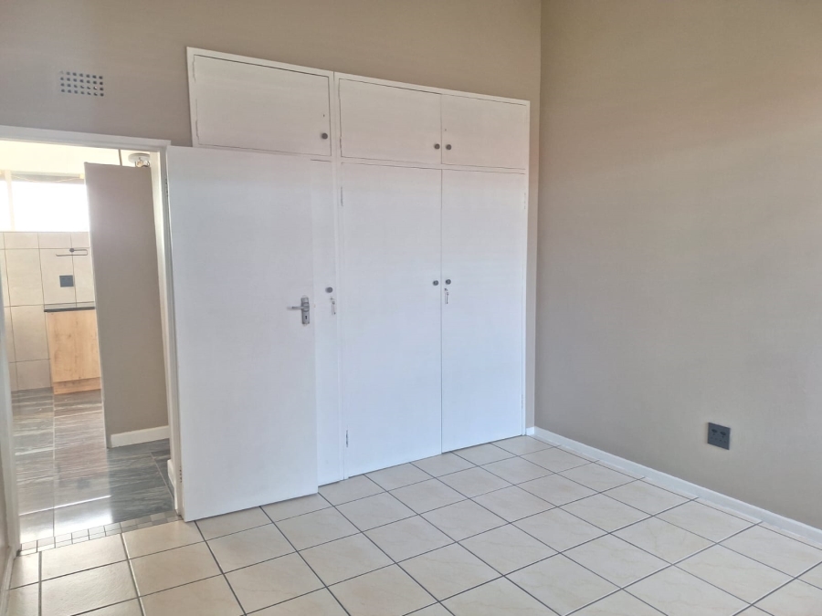 2 Bedroom Property for Sale in Bonaero Park Gauteng