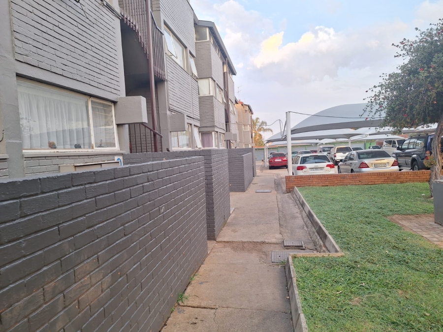 2 Bedroom Property for Sale in Bonaero Park Gauteng