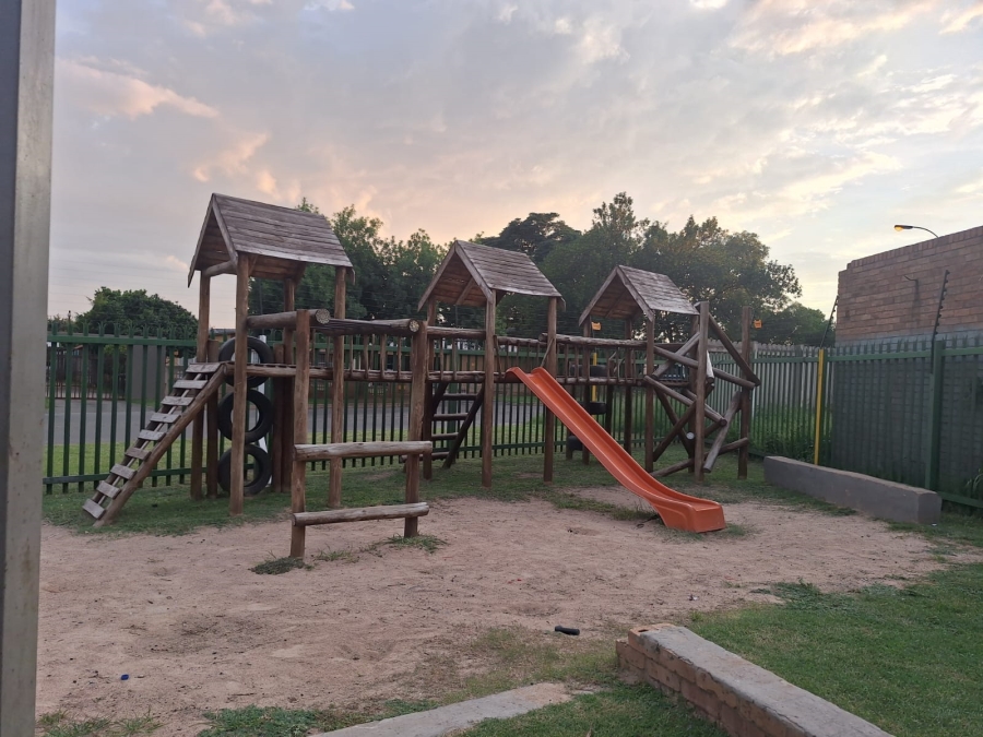 2 Bedroom Property for Sale in Bonaero Park Gauteng