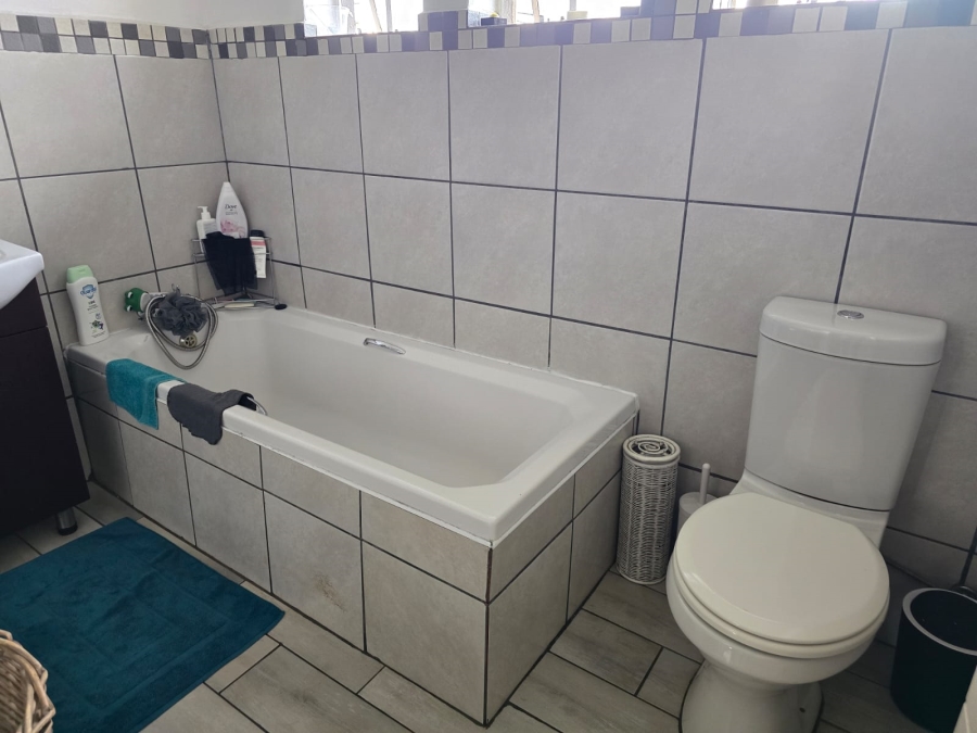 To Let 3 Bedroom Property for Rent in Buurendal Gauteng