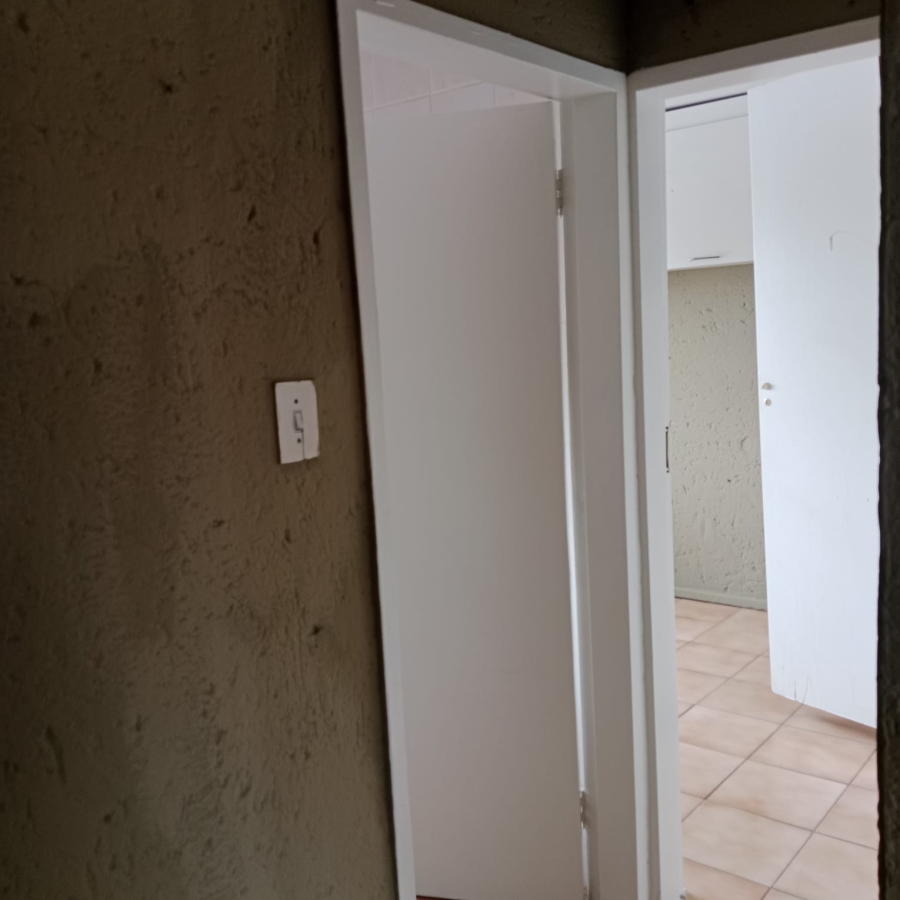 2 Bedroom Property for Sale in Vorna Valley Gauteng