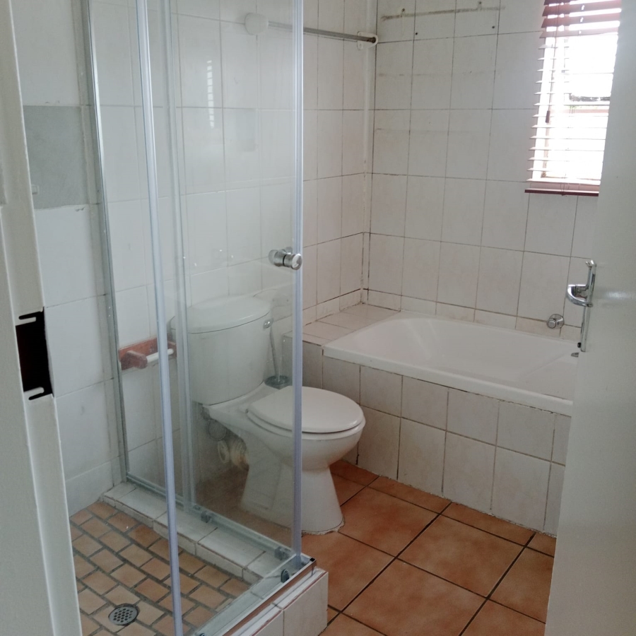 2 Bedroom Property for Sale in Vorna Valley Gauteng