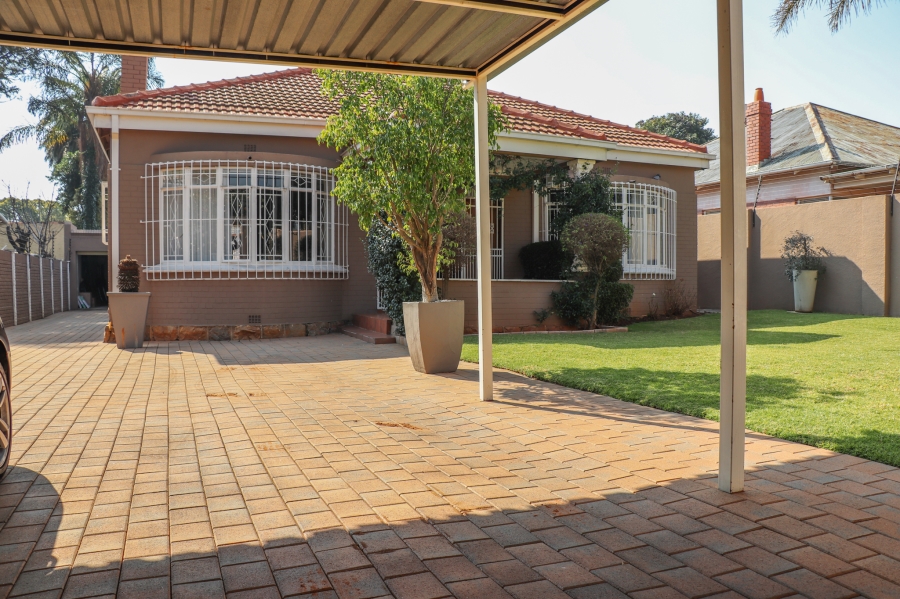 To Let 3 Bedroom Property for Rent in Orange Grove Gauteng