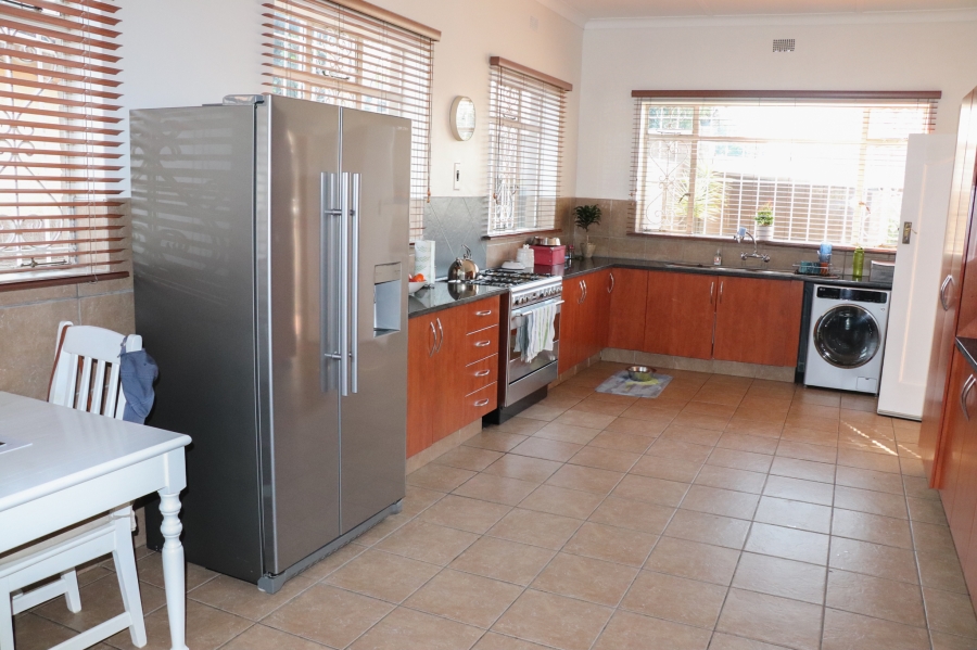 To Let 3 Bedroom Property for Rent in Orange Grove Gauteng