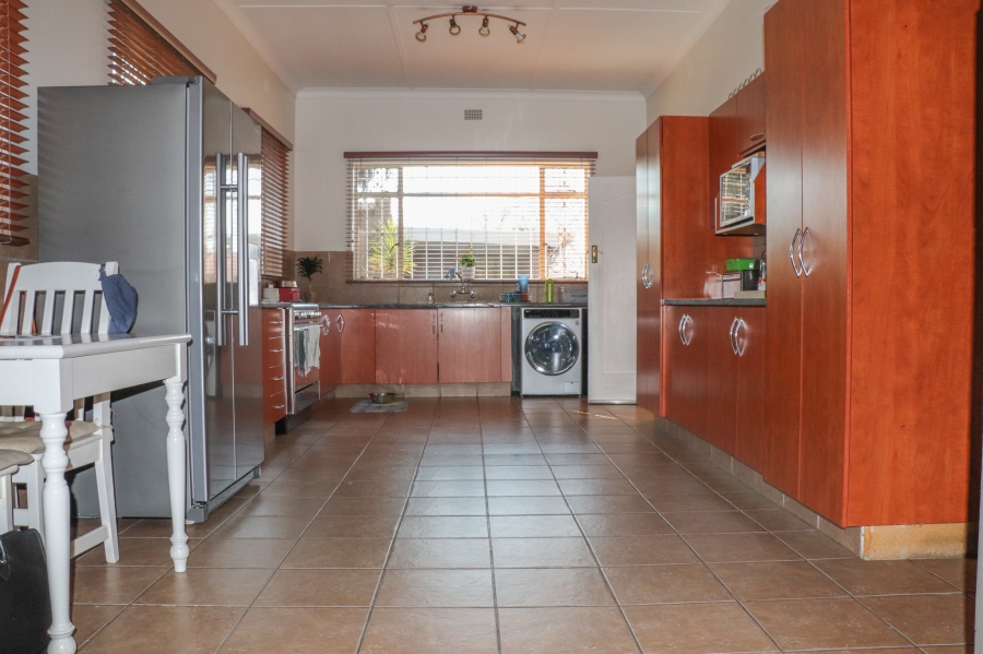 To Let 3 Bedroom Property for Rent in Orange Grove Gauteng