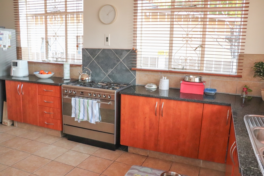 To Let 3 Bedroom Property for Rent in Orange Grove Gauteng