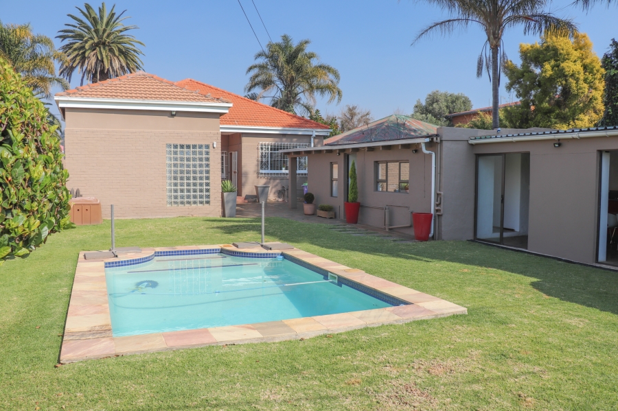 To Let 3 Bedroom Property for Rent in Orange Grove Gauteng