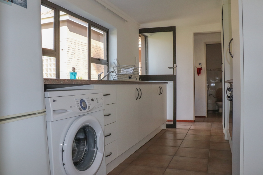 To Let 3 Bedroom Property for Rent in Orange Grove Gauteng