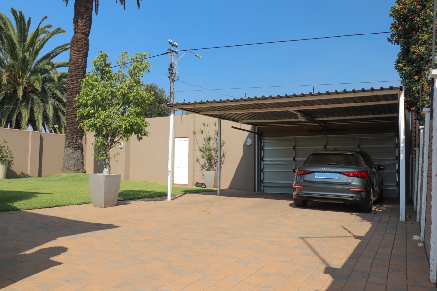 To Let 3 Bedroom Property for Rent in Orange Grove Gauteng