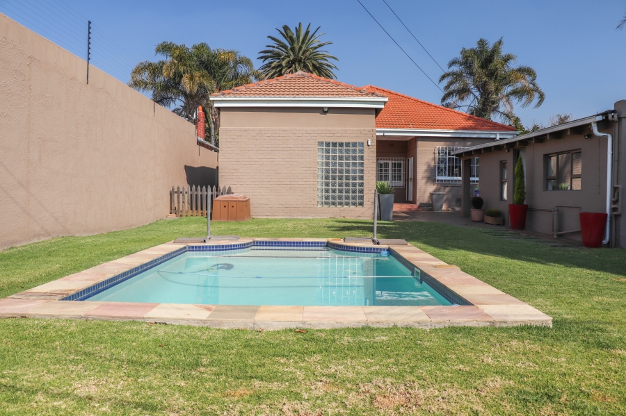 To Let 3 Bedroom Property for Rent in Orange Grove Gauteng