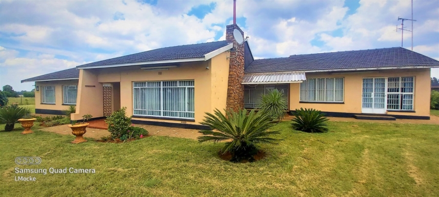 4 Bedroom Property for Sale in Agricultural Holding 464 Gauteng