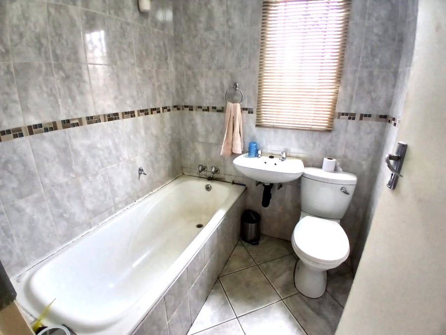 3 Bedroom Property for Sale in Windmill Park Gauteng