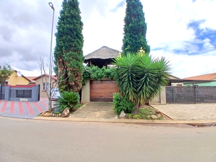 3 Bedroom Property for Sale in Windmill Park Gauteng