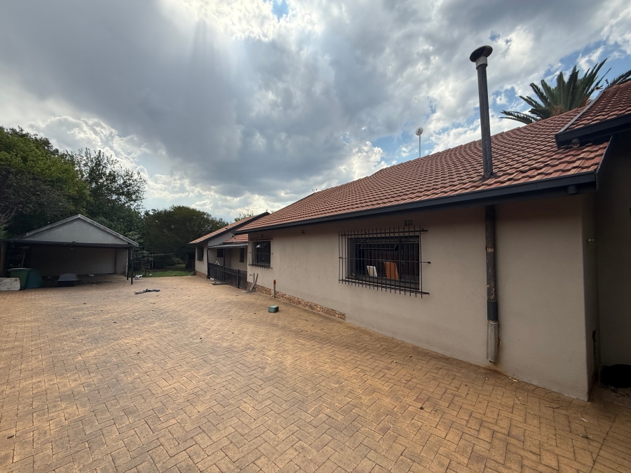 5 Bedroom Property for Sale in Brackenhurst Gauteng