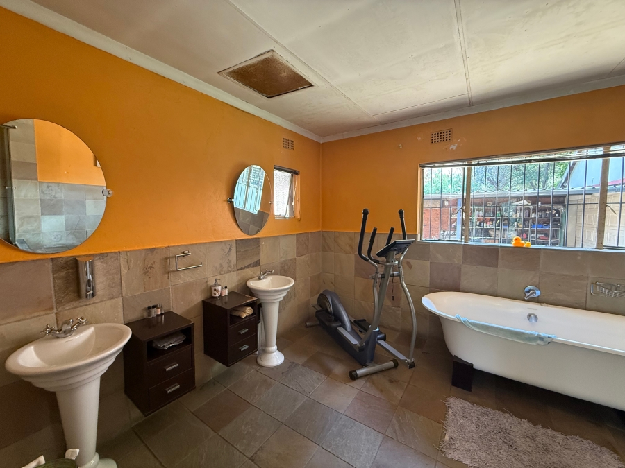 5 Bedroom Property for Sale in Brackenhurst Gauteng