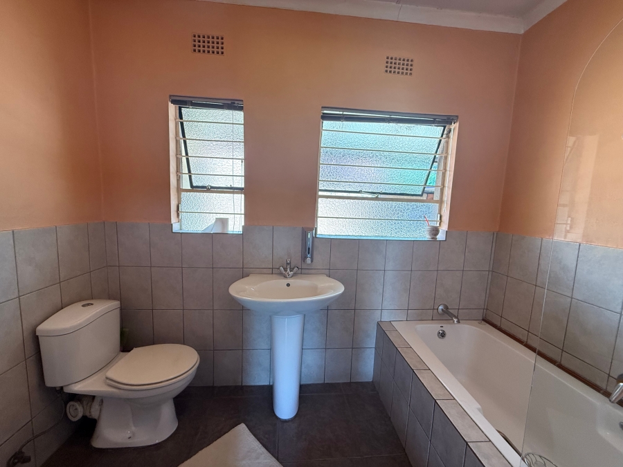 5 Bedroom Property for Sale in Brackenhurst Gauteng