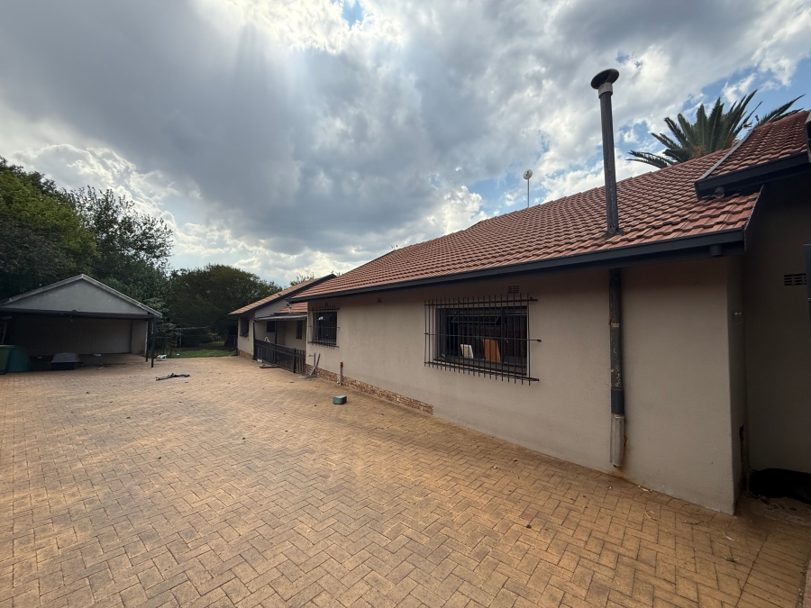 5 Bedroom Property for Sale in Brackenhurst Gauteng