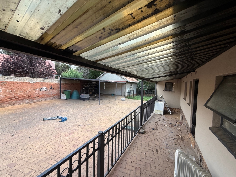 5 Bedroom Property for Sale in Brackenhurst Gauteng