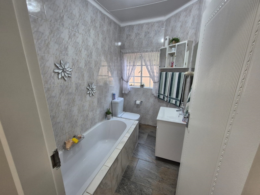 2 Bedroom Property for Sale in Montana Park Gauteng