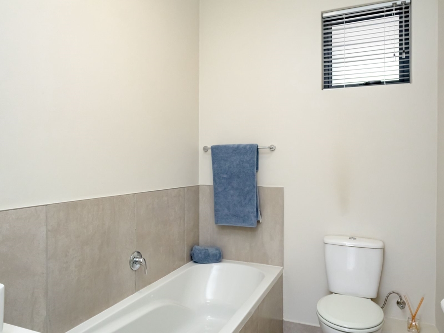 2 Bedroom Property for Sale in Glen Austin Gauteng