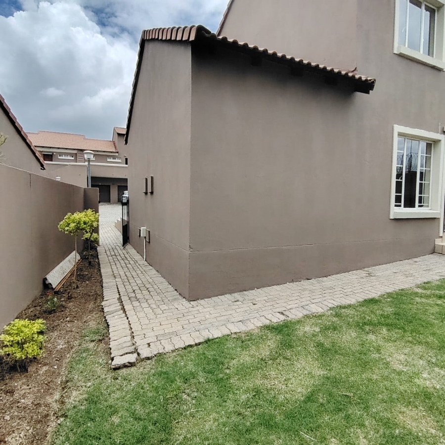 2 Bedroom Property for Sale in Halfway Gardens Gauteng