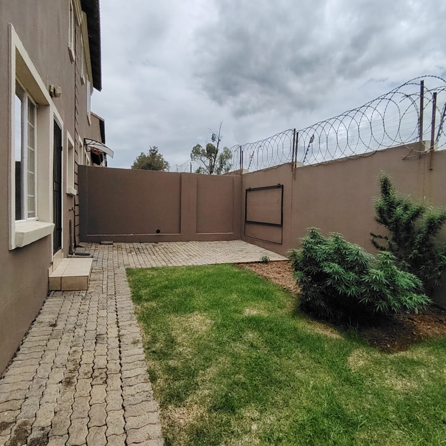 2 Bedroom Property for Sale in Halfway Gardens Gauteng