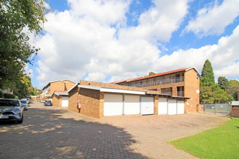 To Let 2 Bedroom Property for Rent in Robindale Gauteng