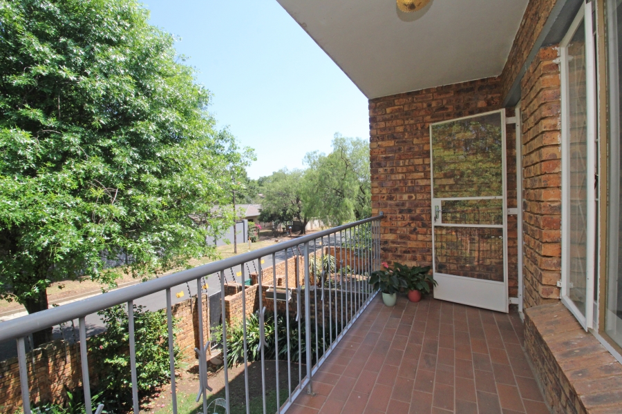 To Let 2 Bedroom Property for Rent in Robindale Gauteng