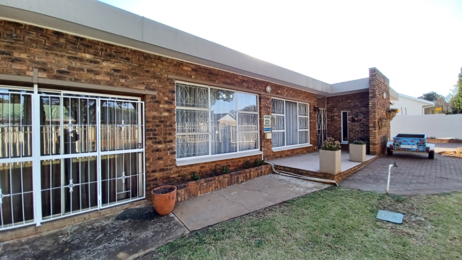 4 Bedroom Property for Sale in Vanderbijlpark SE 2 Gauteng