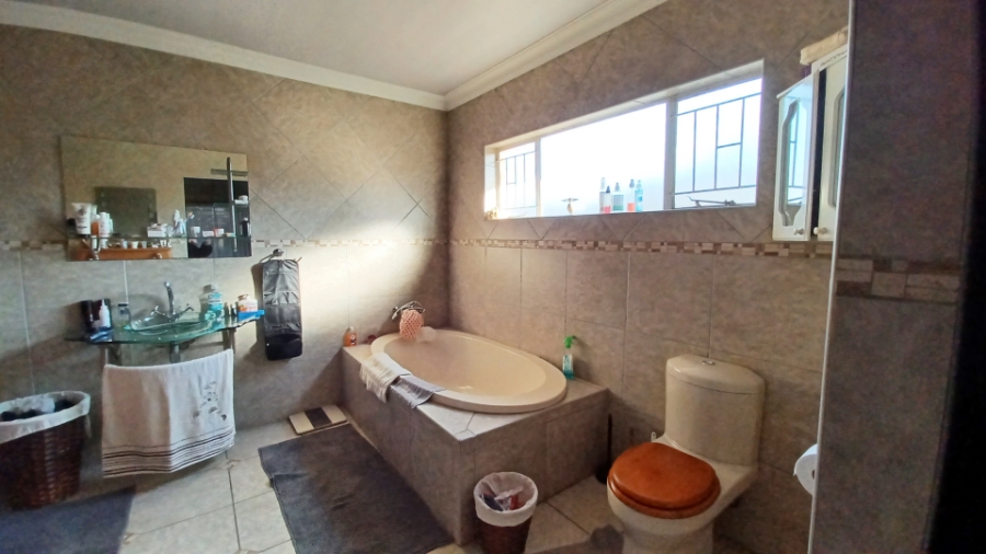 4 Bedroom Property for Sale in Vanderbijlpark SE 2 Gauteng