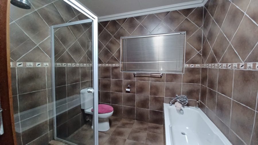 4 Bedroom Property for Sale in Vanderbijlpark SE 2 Gauteng