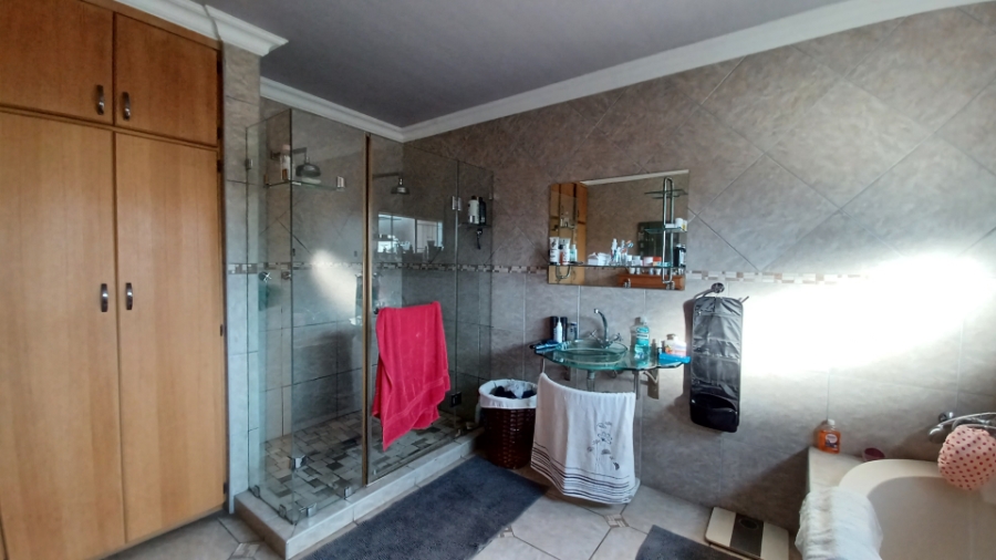 4 Bedroom Property for Sale in Vanderbijlpark SE 2 Gauteng