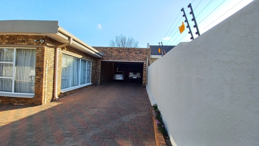 4 Bedroom Property for Sale in Vanderbijlpark SE 2 Gauteng