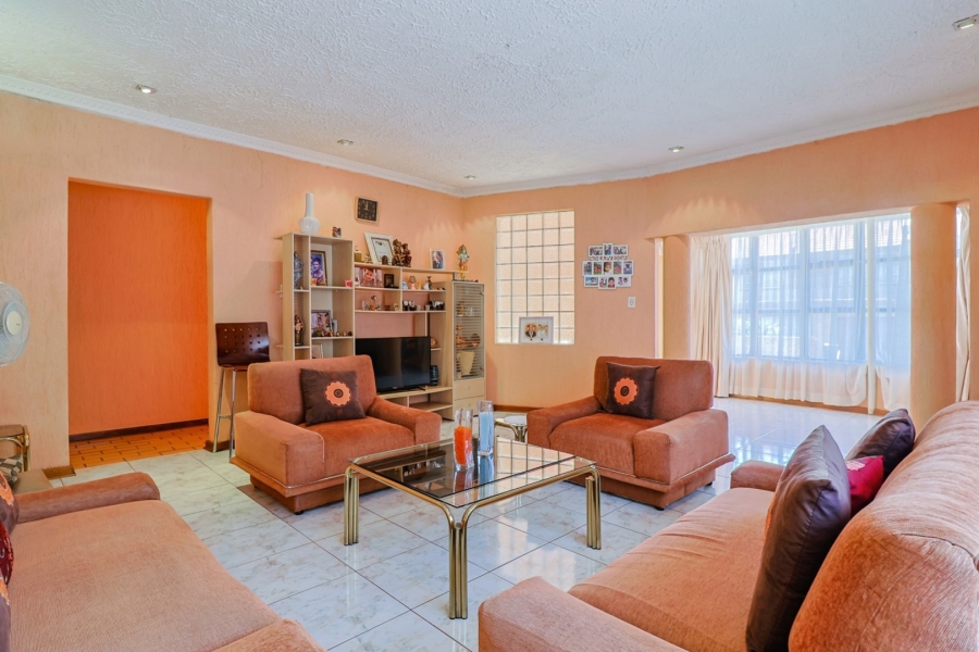 5 Bedroom Property for Sale in Lenasia Ext 1 Gauteng