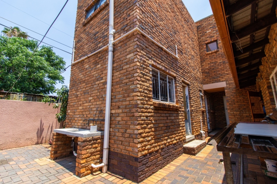 5 Bedroom Property for Sale in Lenasia Ext 1 Gauteng