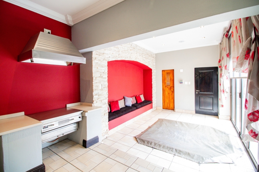 6 Bedroom Property for Sale in Sunward Park Gauteng