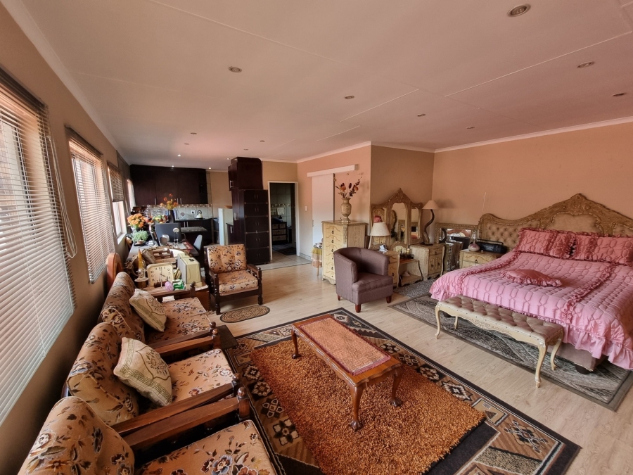 6 Bedroom Property for Sale in Sunward Park Gauteng