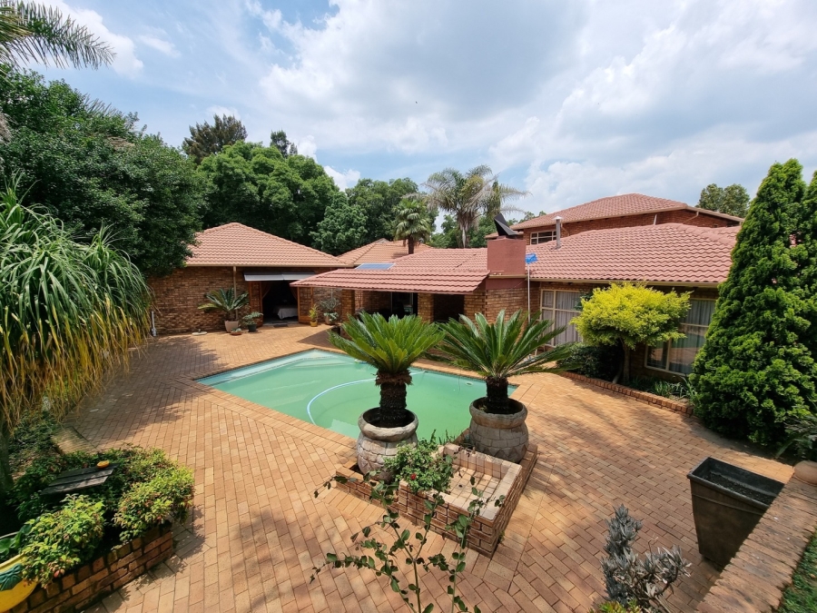 6 Bedroom Property for Sale in Sunward Park Gauteng