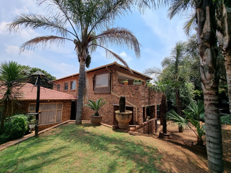 6 Bedroom Property for Sale in Sunward Park Gauteng