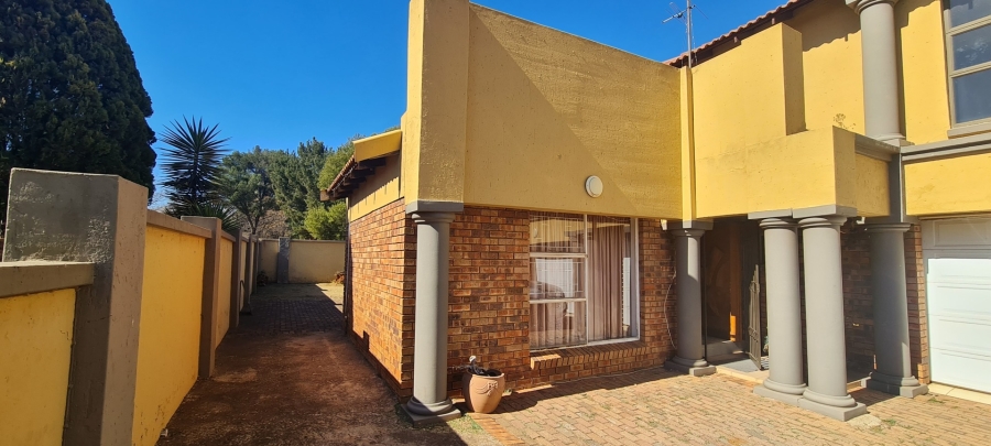 To Let 4 Bedroom Property for Rent in Sonneveld Gauteng