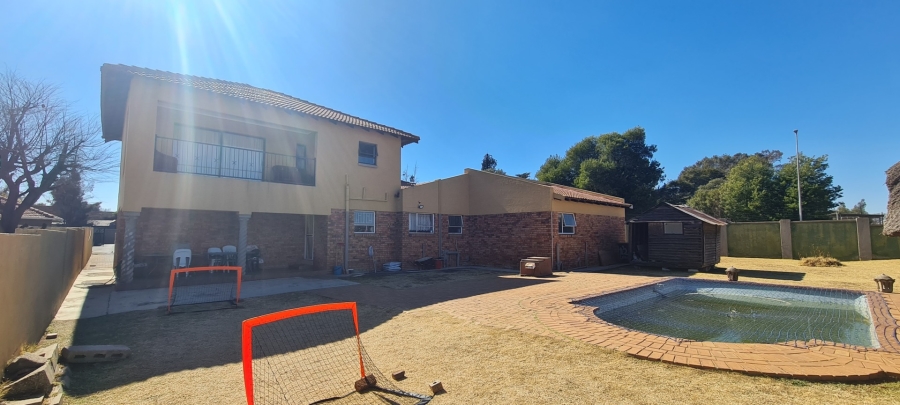 To Let 4 Bedroom Property for Rent in Sonneveld Gauteng